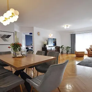  Apartament Family First